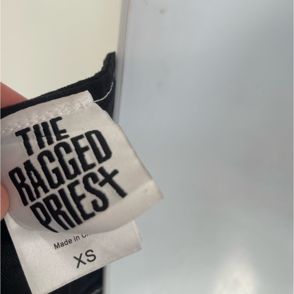 Like New! Cropped Ragged Priest Clip-back top - Picture 5 of 6